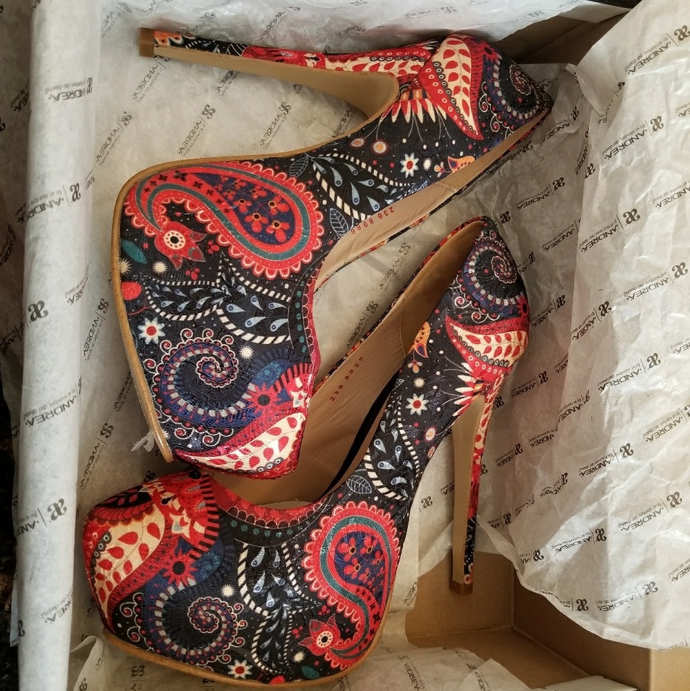 Heels - Picture 2 of 2